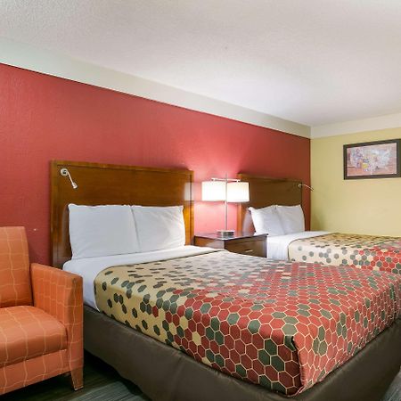 Econo Lodge Frederick I-70 Exterior photo