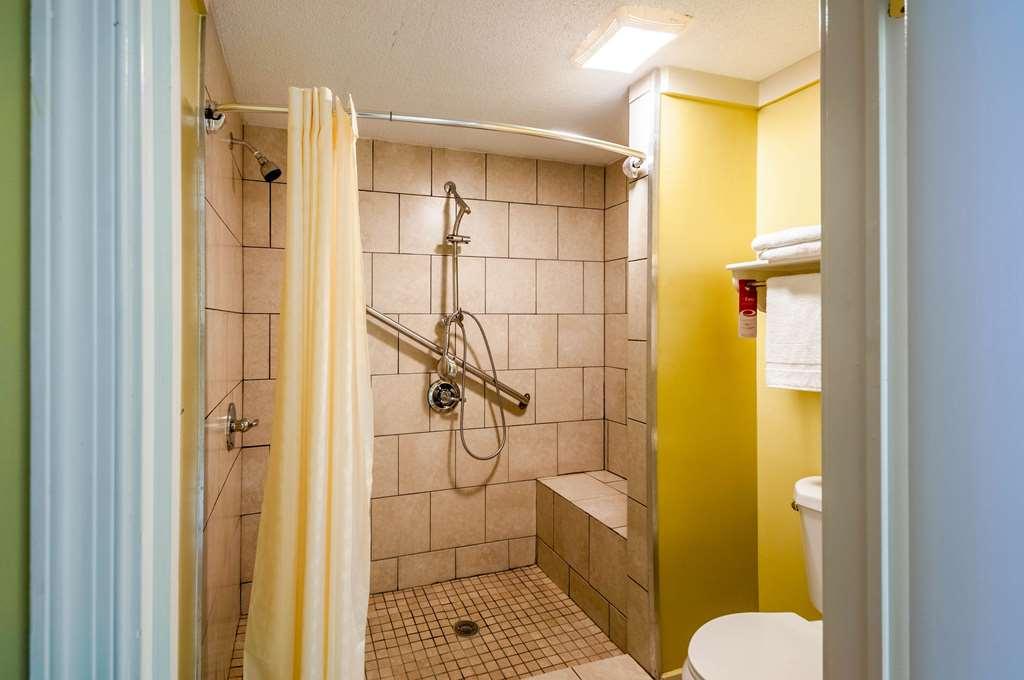 Econo Lodge Frederick I-70 Room photo