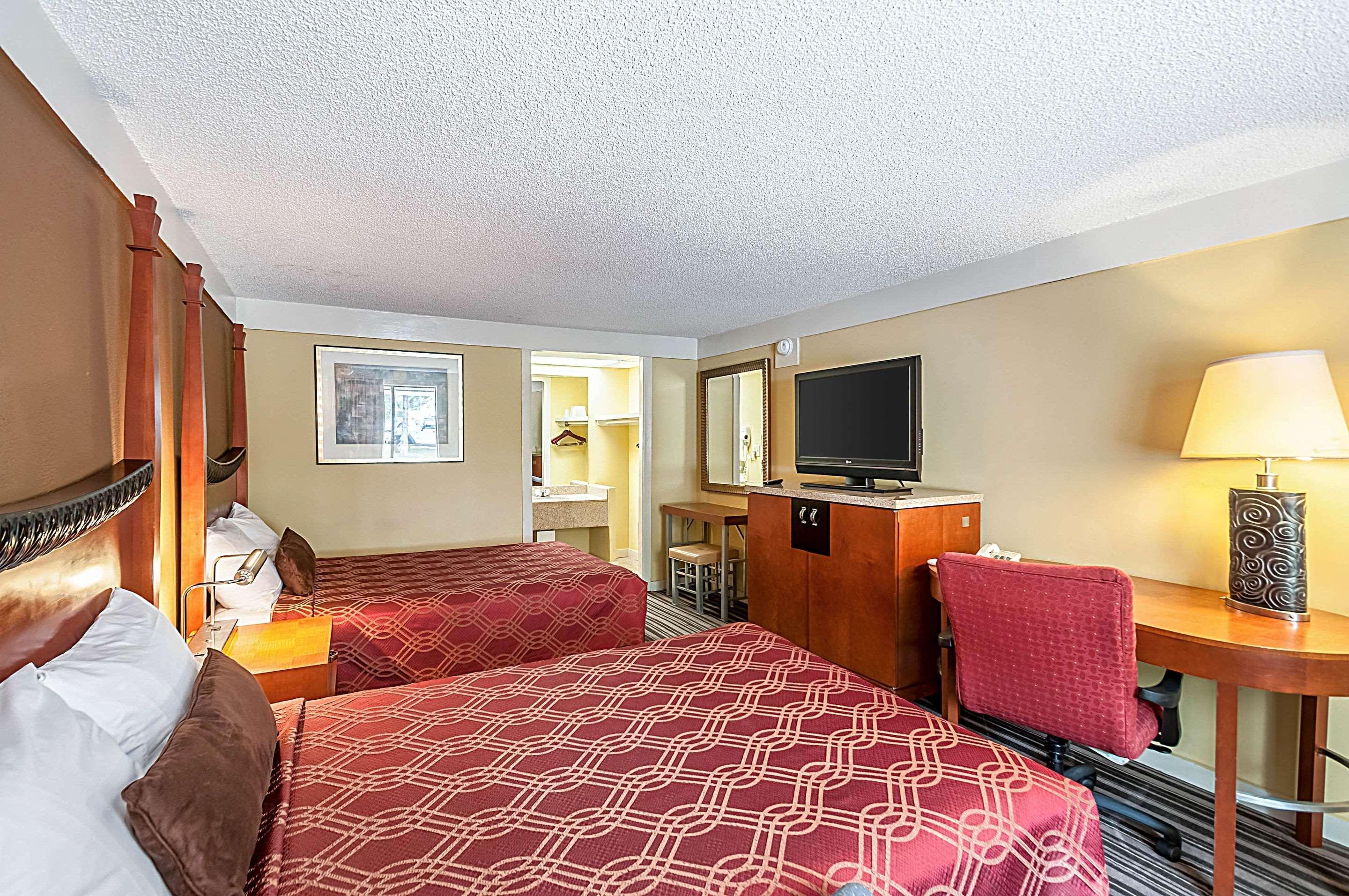 Econo Lodge Frederick I-70 Exterior photo