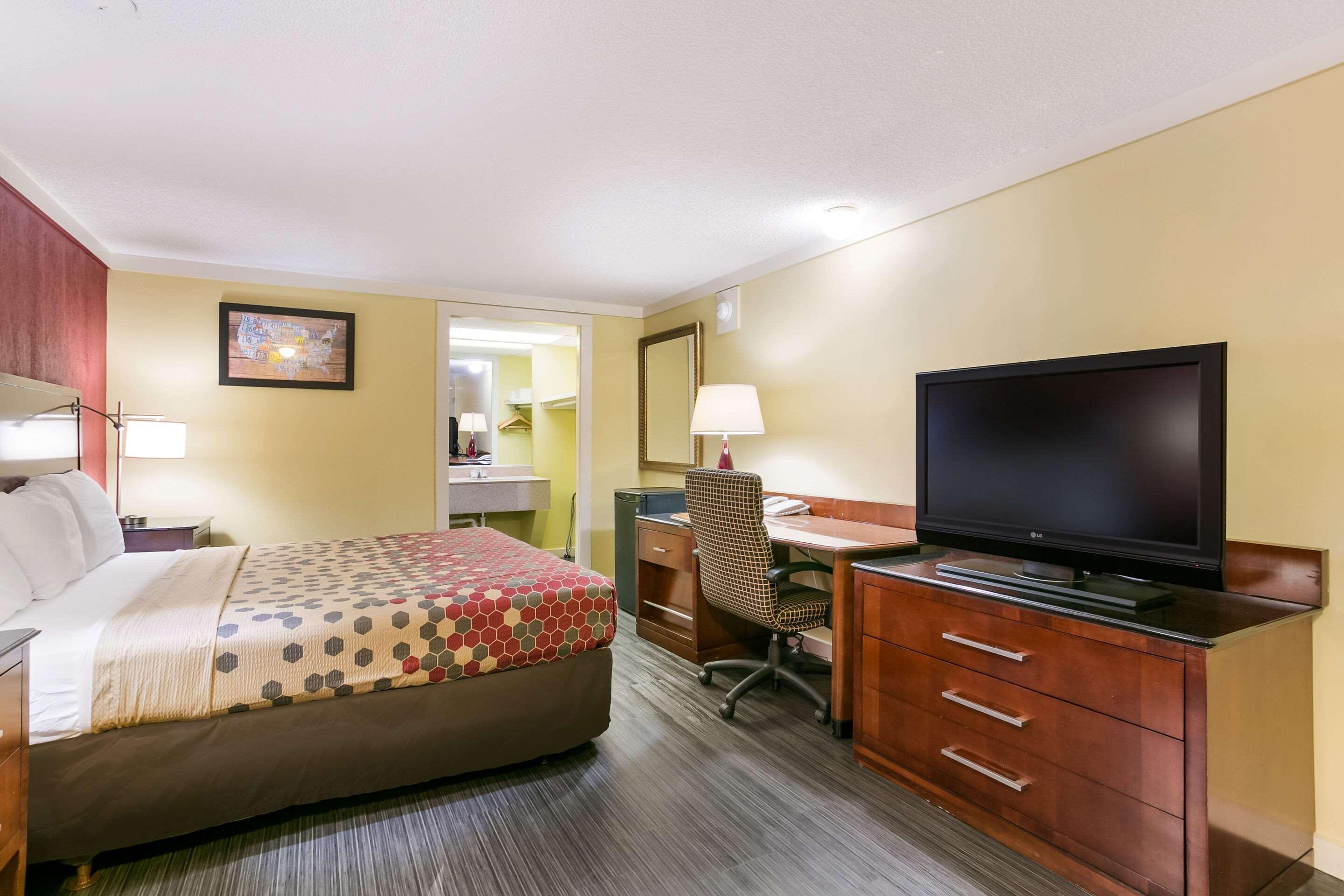 Econo Lodge Frederick I-70 Exterior photo
