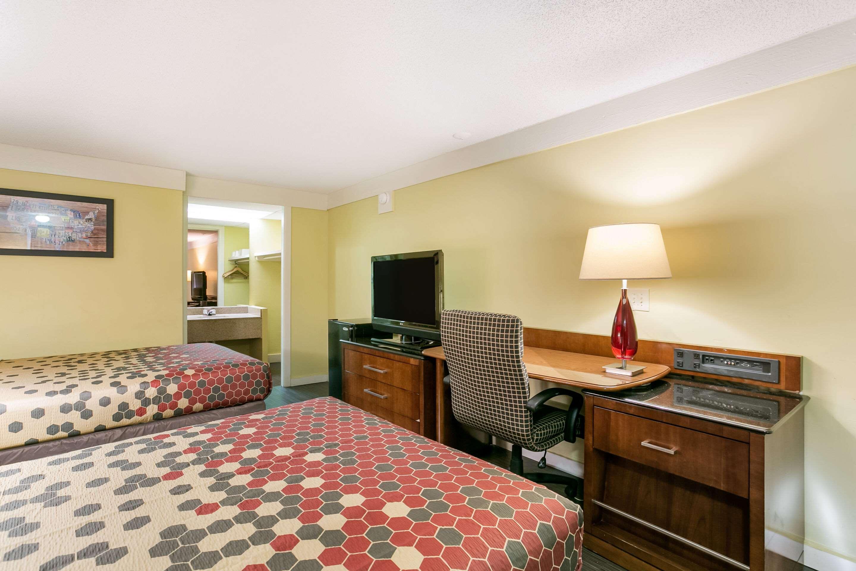Econo Lodge Frederick I-70 Exterior photo