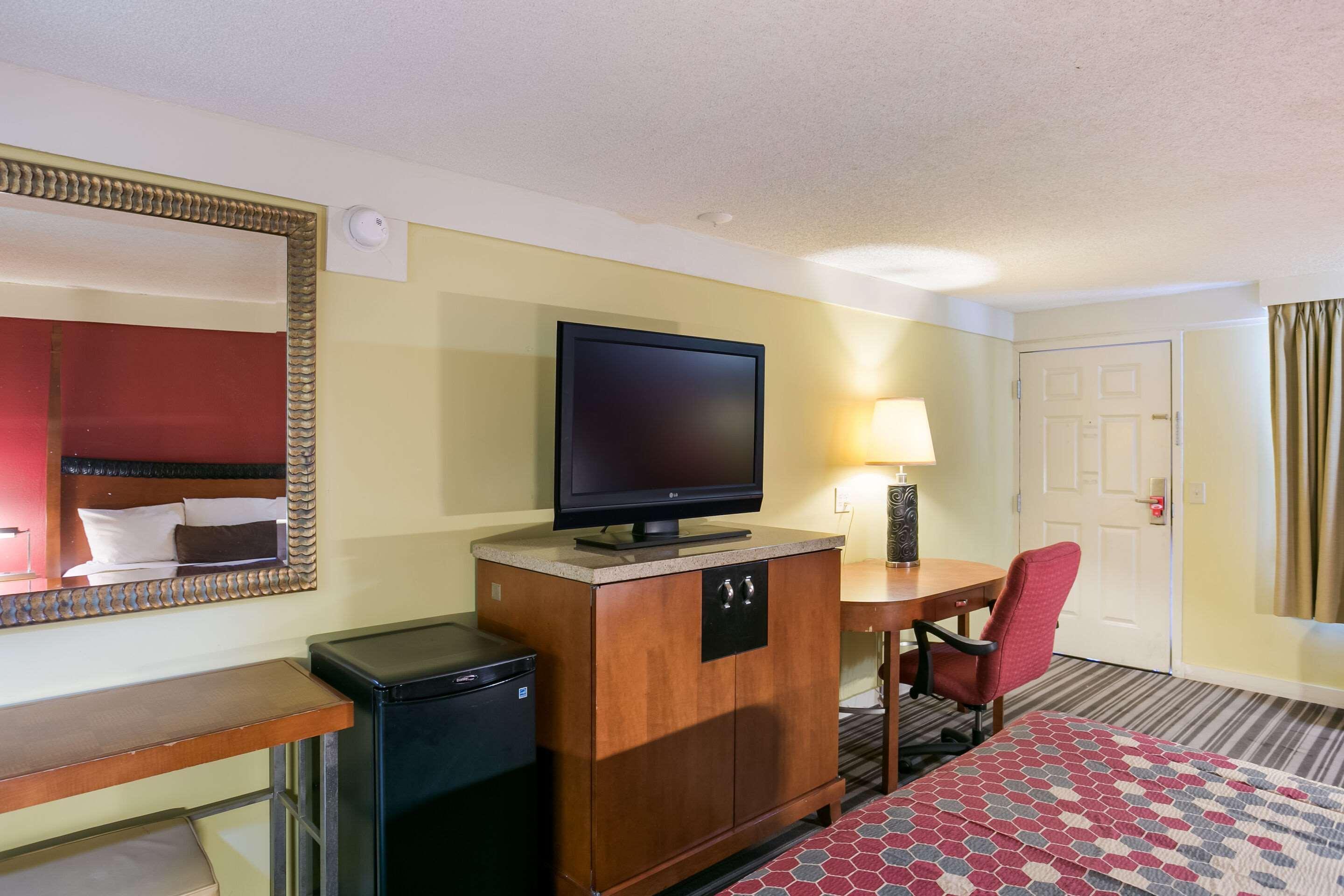 Econo Lodge Frederick I-70 Exterior photo